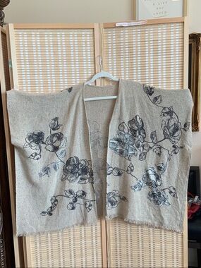 Anthropologie Beige Floral Print Open Wrap OS